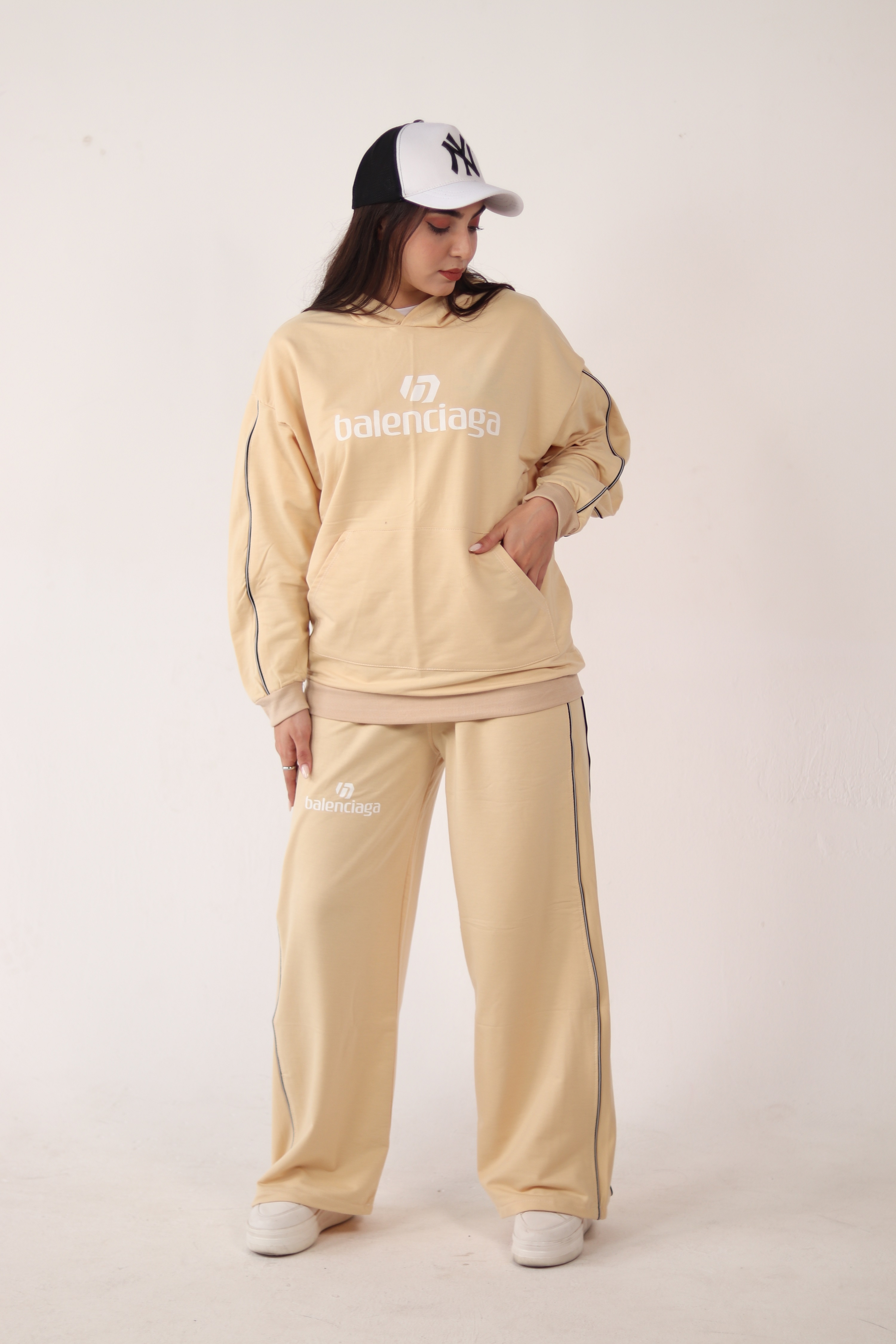 هودی شلوار کرم رنگ